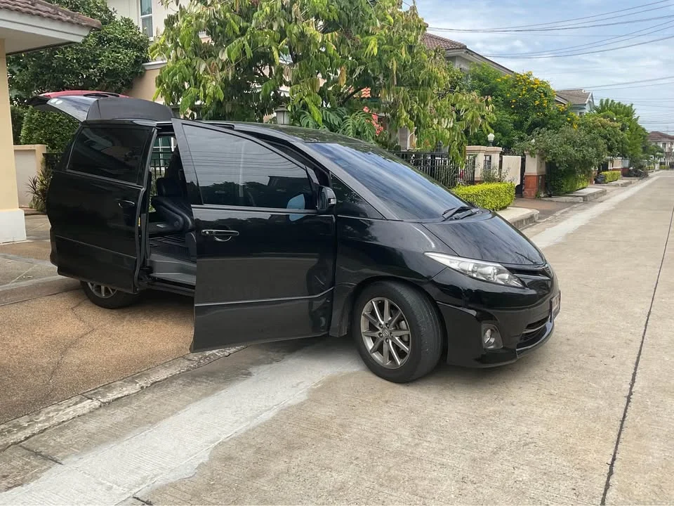 2011 Toyota Estima III 3