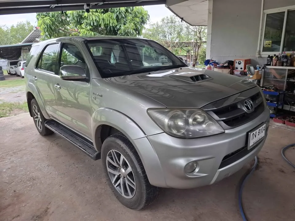 2005 Toyota Fortuner I 3