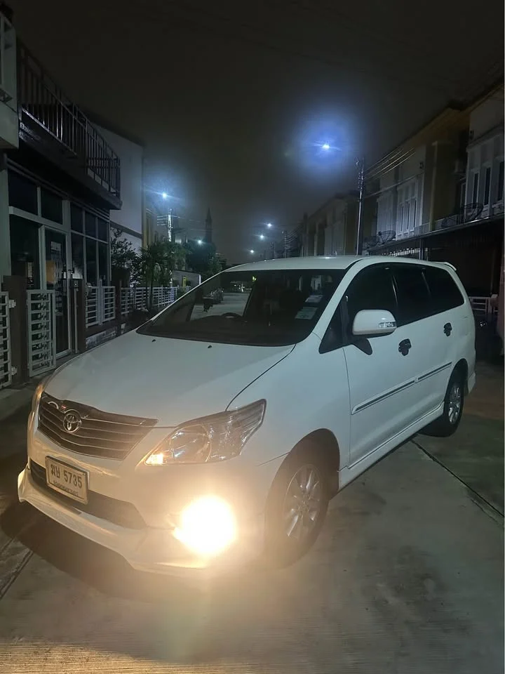 2012 Toyota Innova I 3