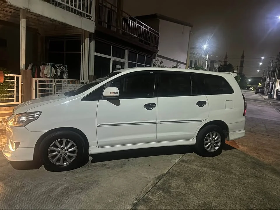 2012 Toyota Innova I 2