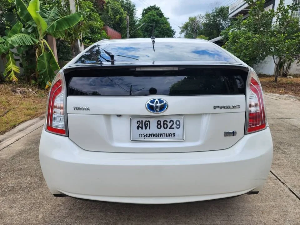 2012 Toyota Prius III 2