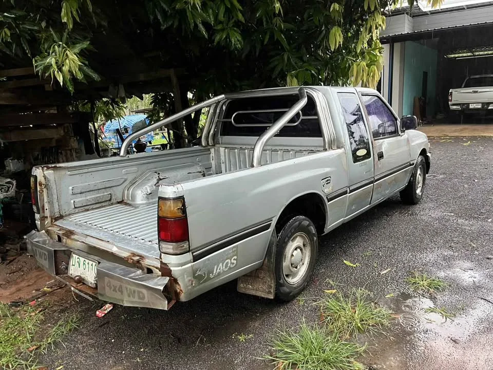 1996 Isuzu TFR III 3