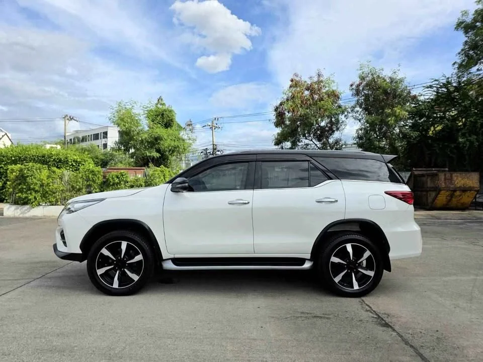 2019 Toyota Fortuner II 3