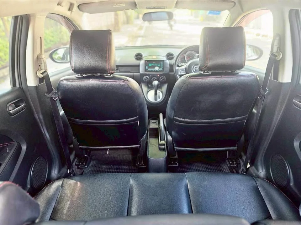 2012 Mazda 2 II 3