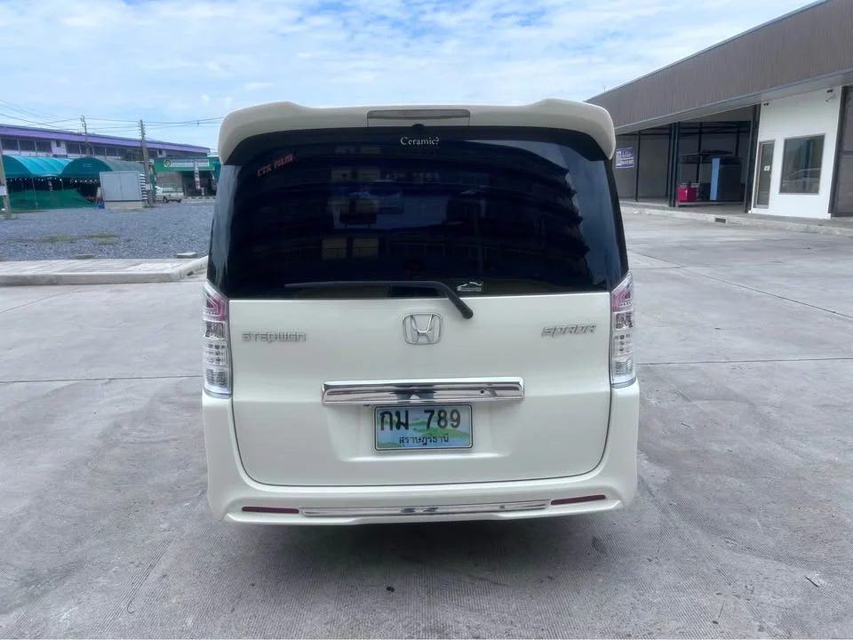 2012 Honda Stepwgn IV 3