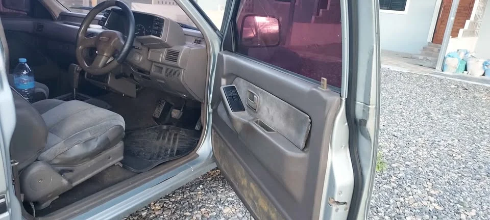 1996 Isuzu TFR III 2
