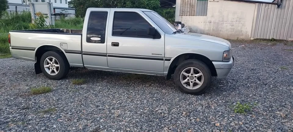 1996 Isuzu TFR III 3