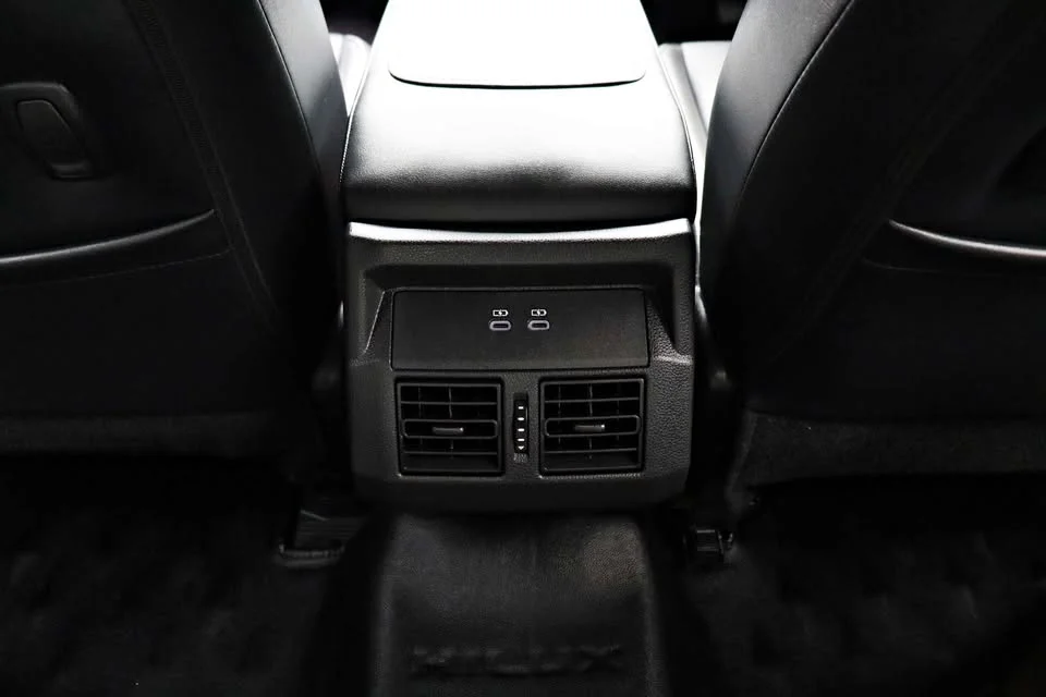2025 Toyota Hilux VIII 2