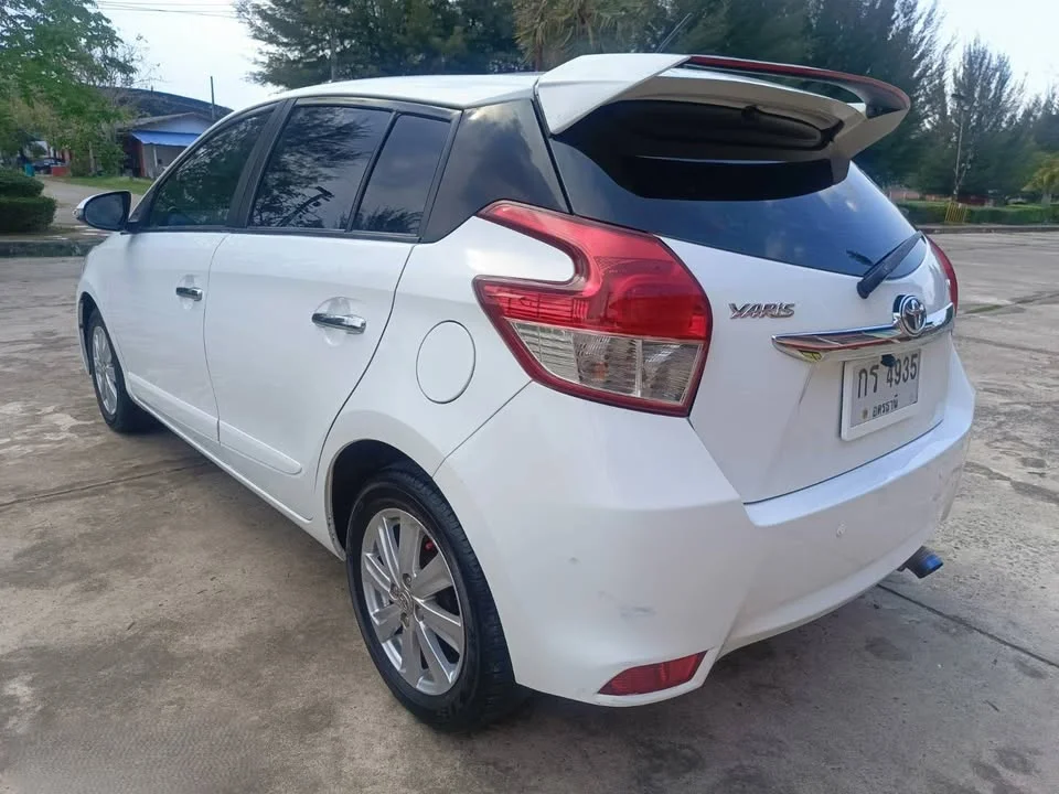 2015 Toyota Yaris III 2