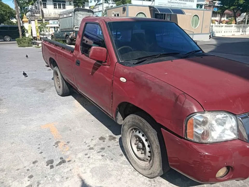 2004 Nissan Frontier I 3