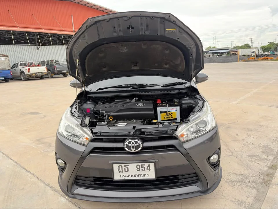 2015 Toyota Yaris III 2