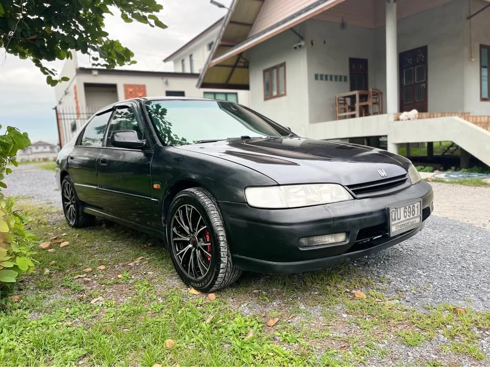 1995 Honda Accord V 2