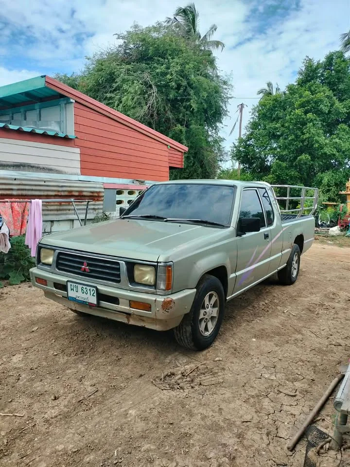 1995 Mitsubishi Triton II 2