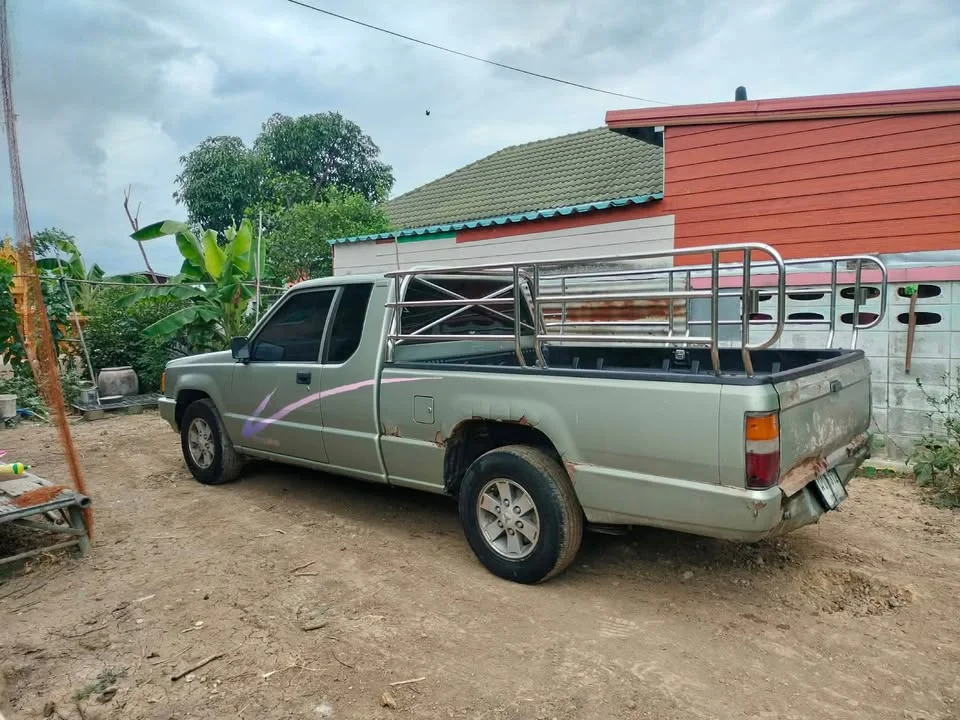 1995 Mitsubishi Triton II 3