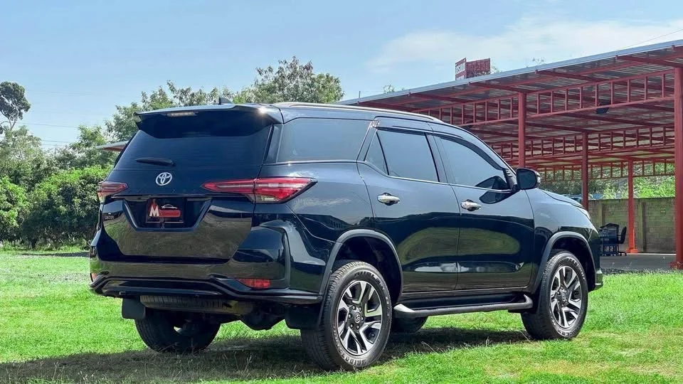 2023 Toyota Fortuner II 3