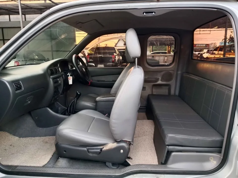 2005 Mazda 2500 Fighter V 2