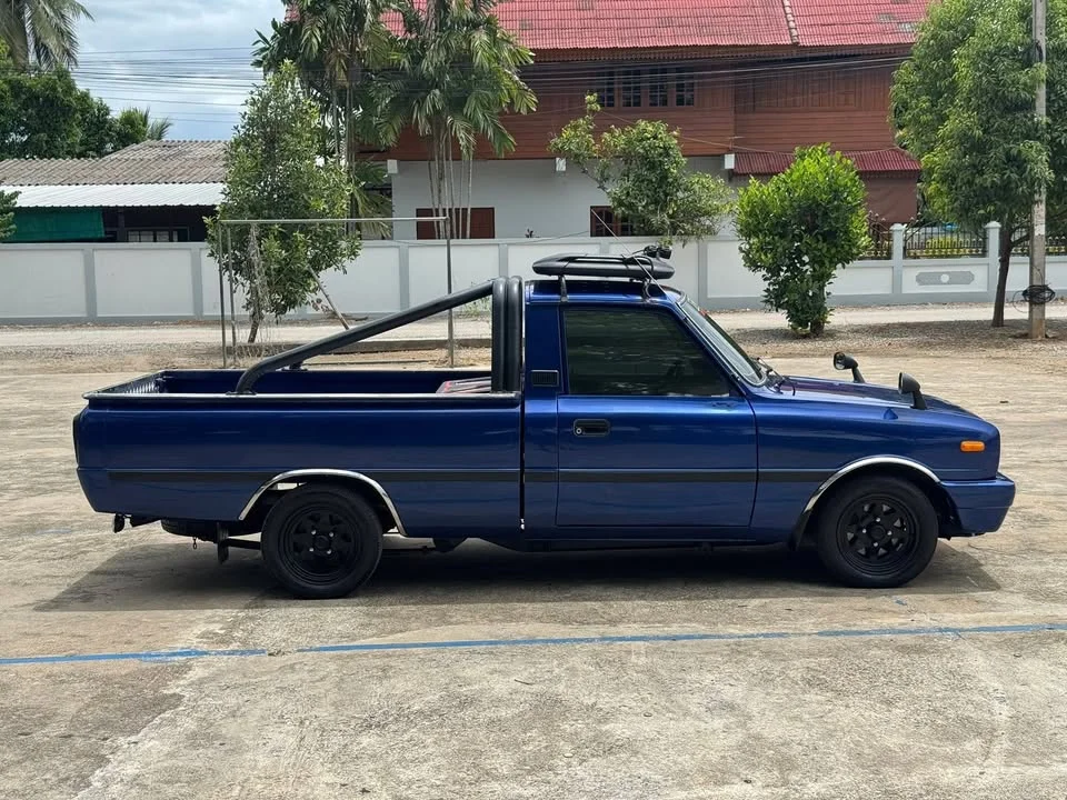 1996 Mazda B-series (Familia) III 2