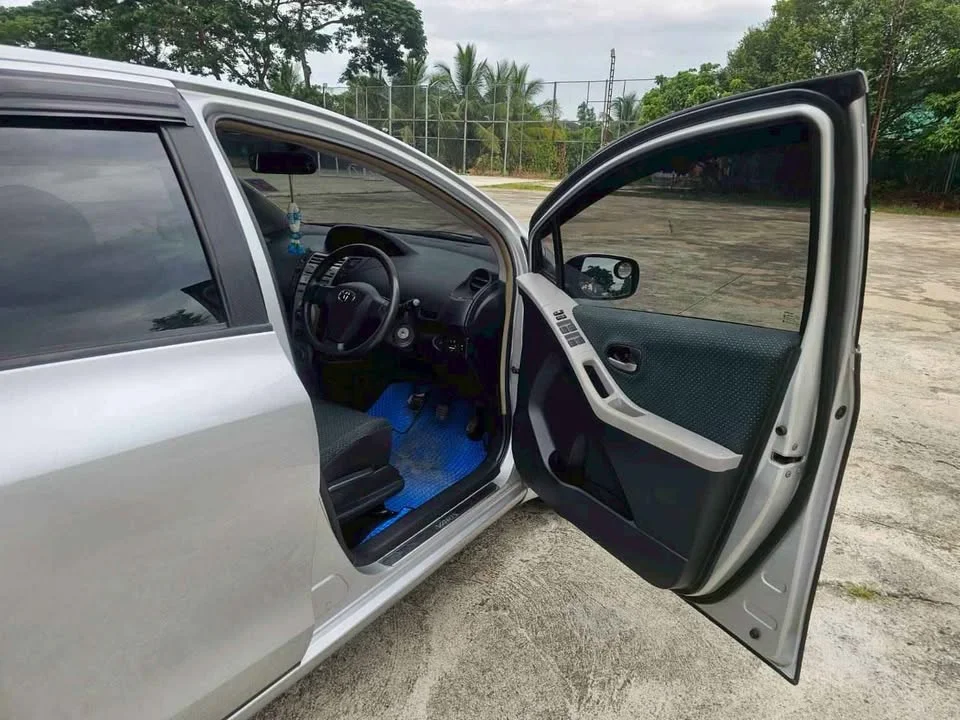 2008 Toyota Yaris II 2