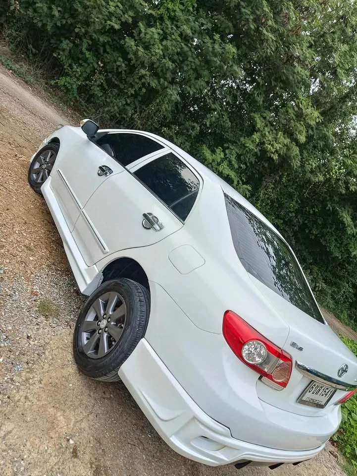 2013 Toyota Corolla Altis X (E140) 3