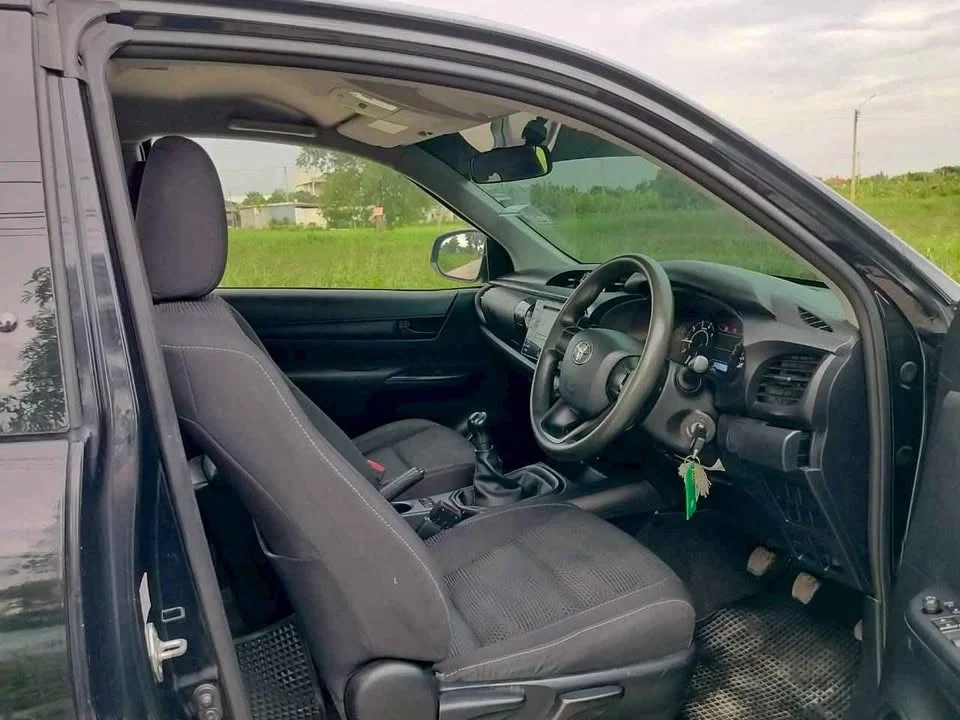 2017 Toyota Hilux VIII 2
