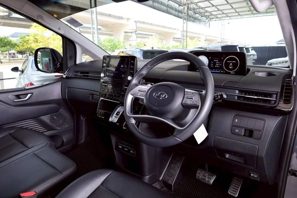 2025 Hyundai Staria US4 3