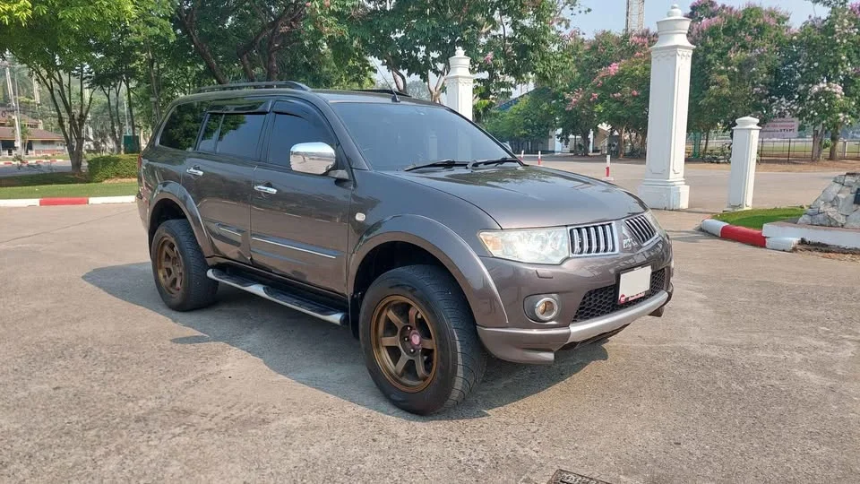 2011 Mitsubishi Pajero Sport II 2