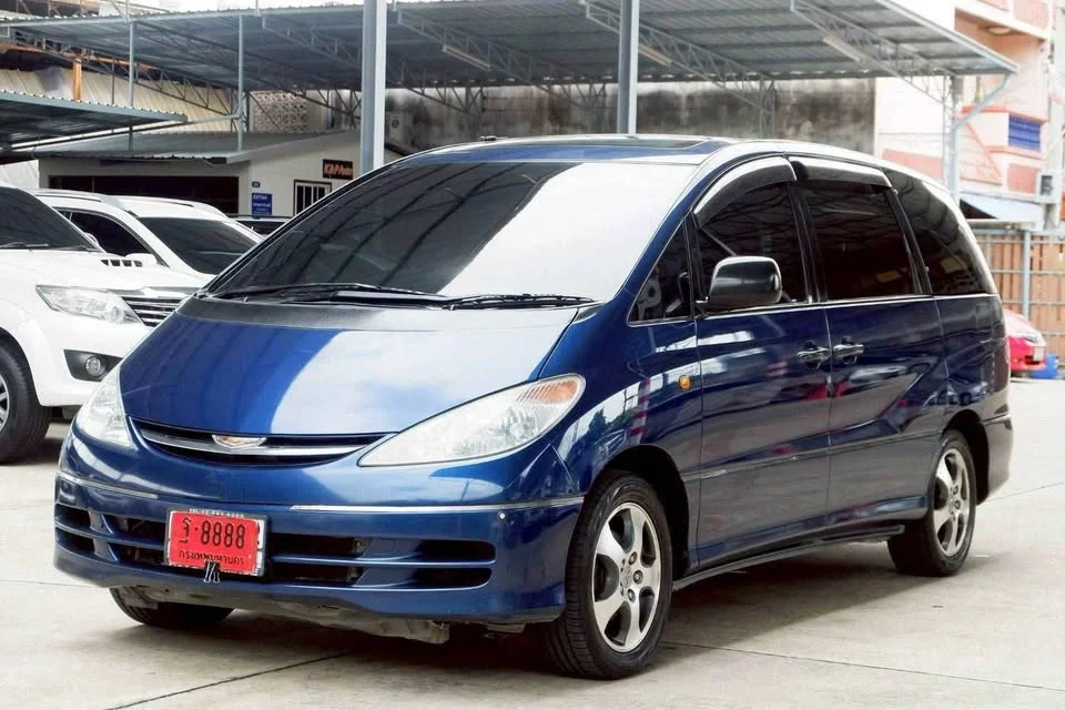 2004 Toyota Estima II 2
