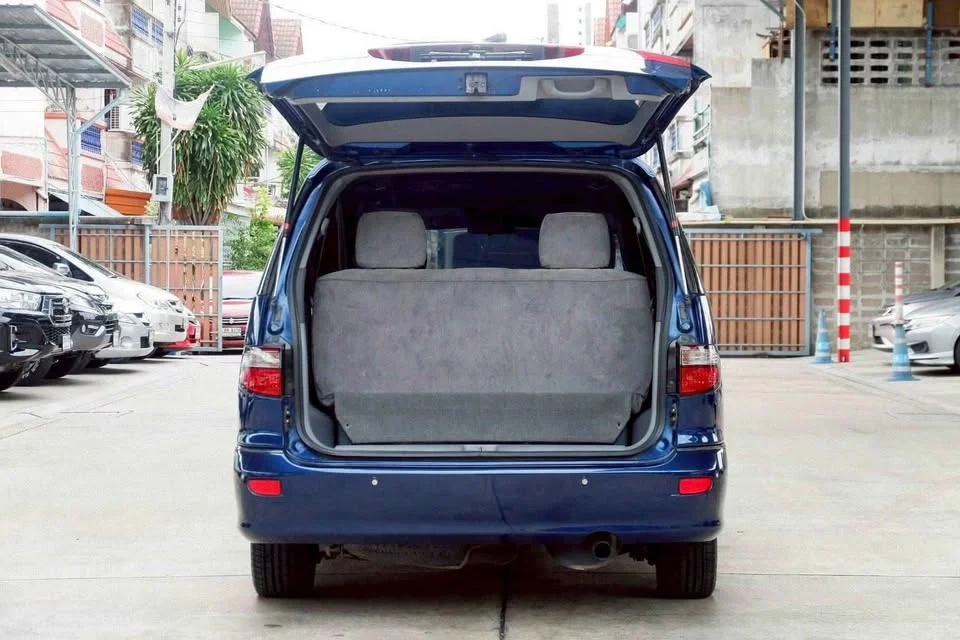 2004 Toyota Estima II 3