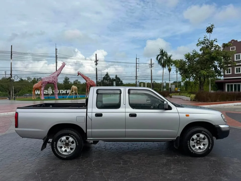 2010 Nissan Frontier I 3