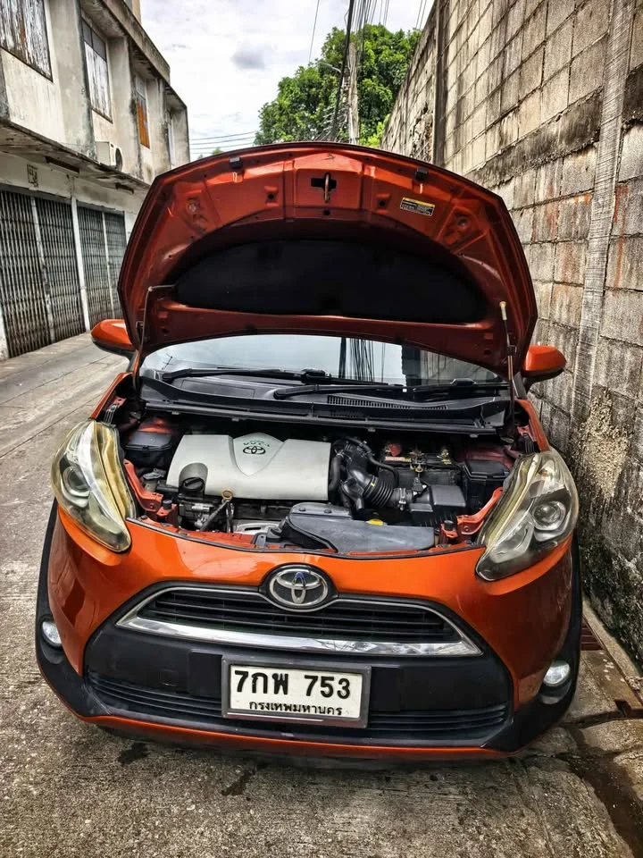 2018 Toyota Sienta II 2