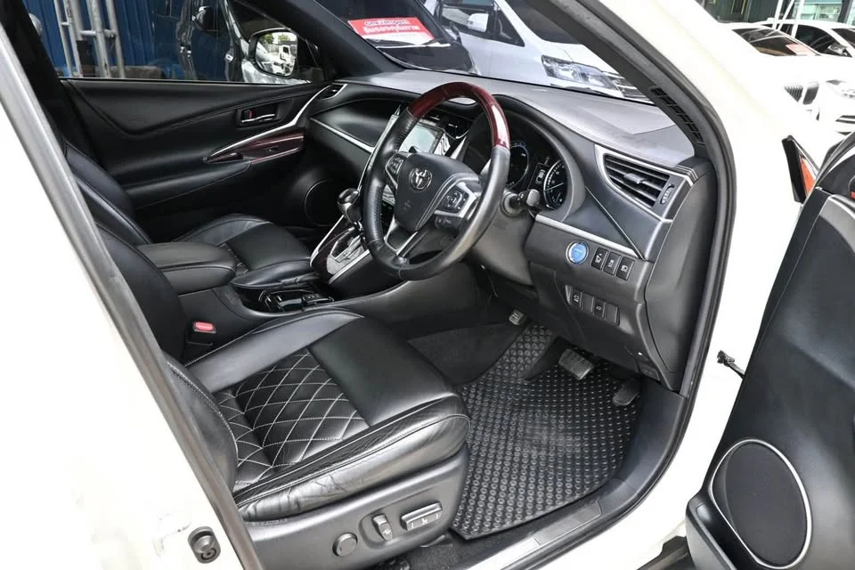 2015 Toyota Harrier III 3