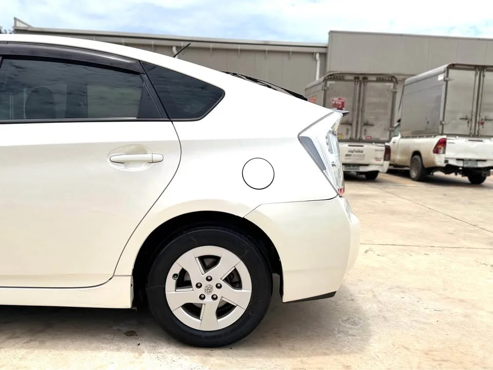2011 Toyota Prius III 3