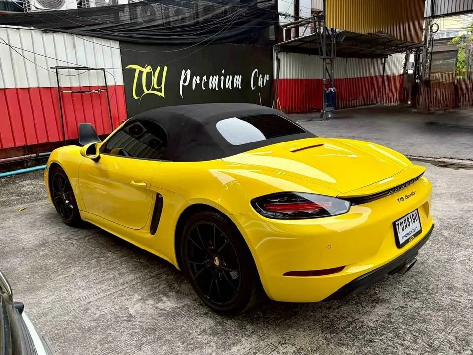 2017 Porsche 718 Boxster and Cayman IV 3