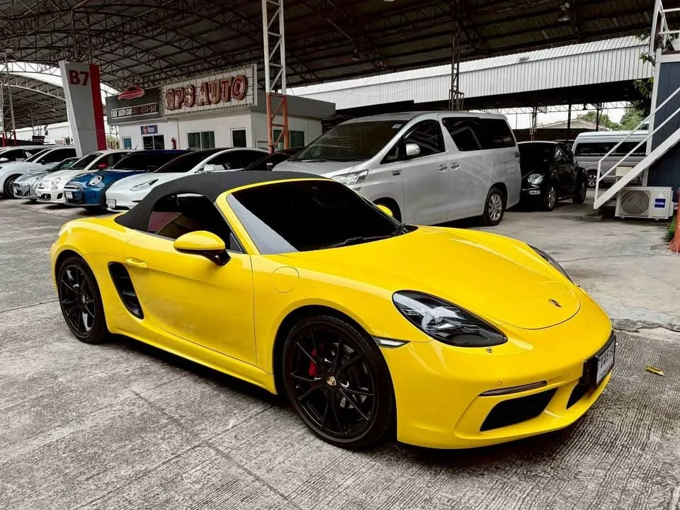 2017 Porsche 718 Boxster and Cayman IV 2