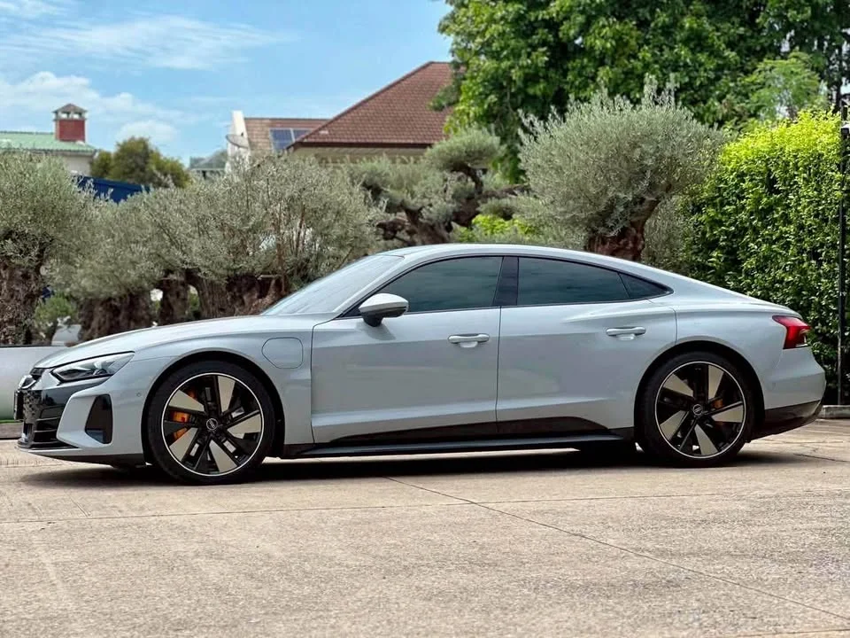 2022 Audi e-tron GT 3