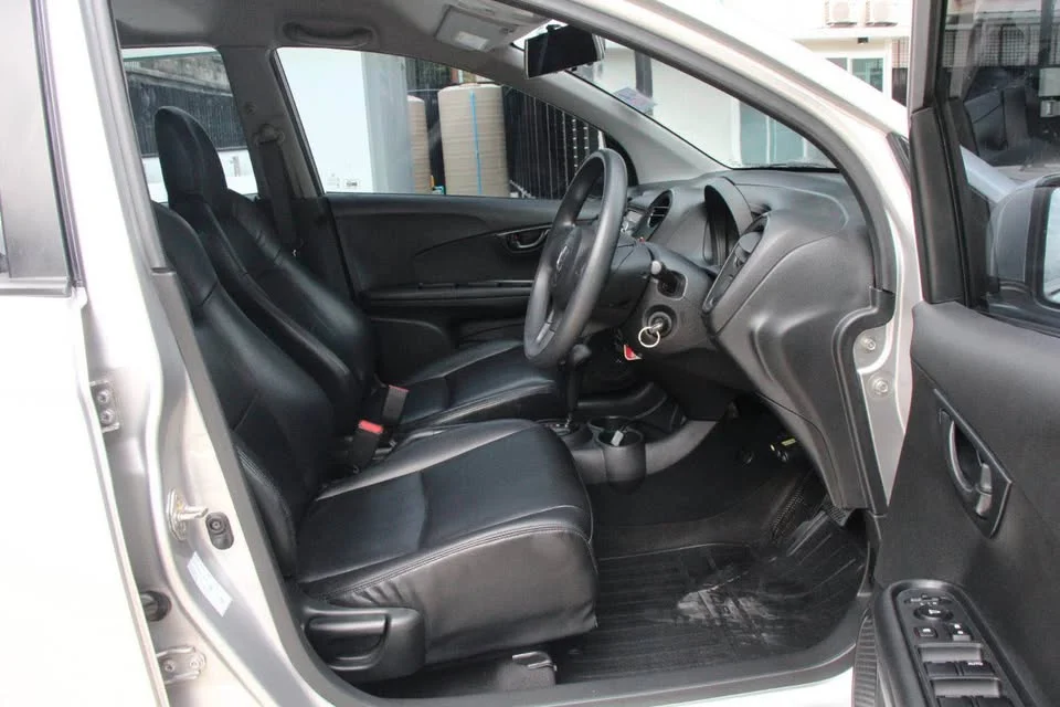 2015 Honda Mobilio II 2