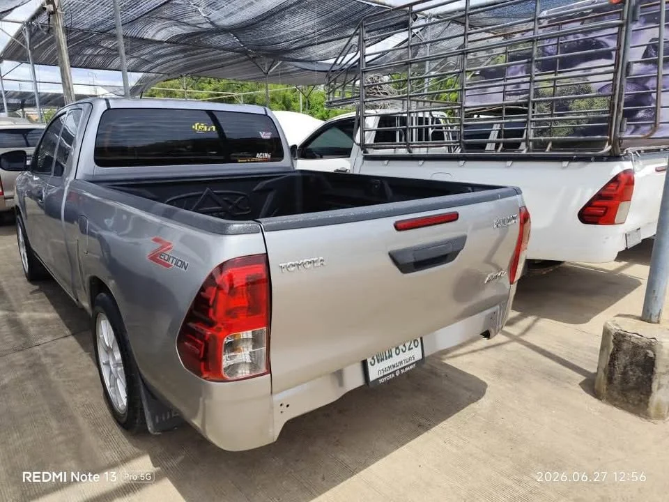 2020 Toyota Hilux VIII 2