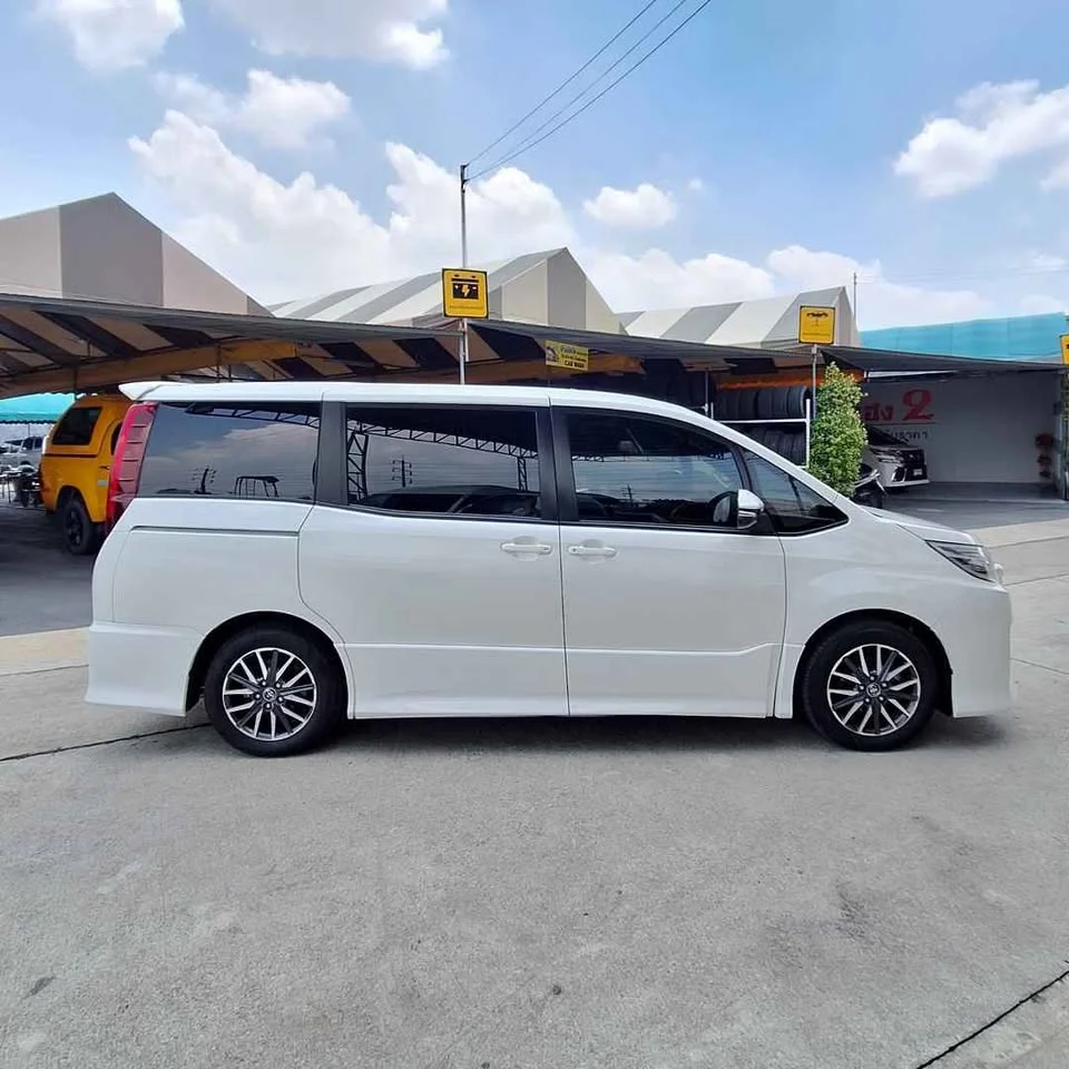 2012 Toyota Voxy III 2