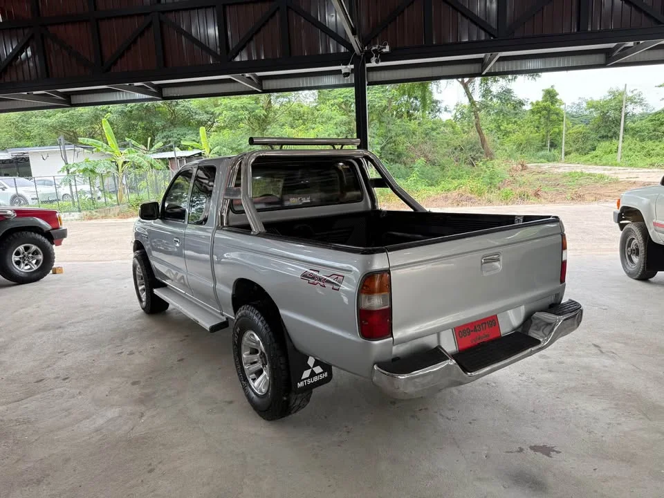 1999 Mazda 2500 Fighter V 2