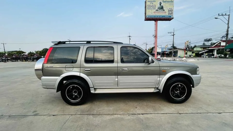 2004 Ford Everest I 3