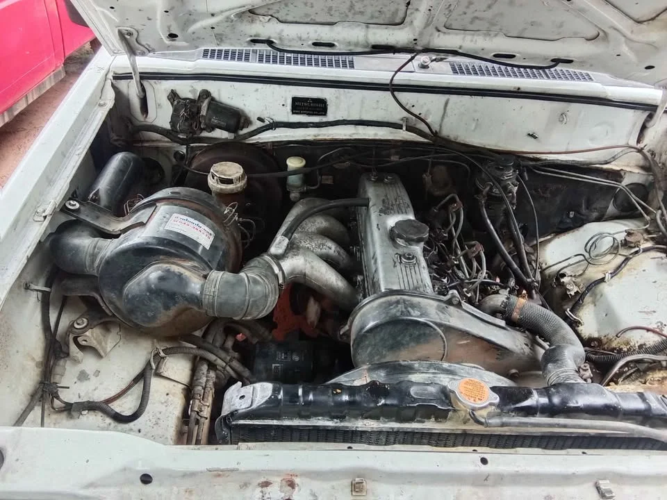 1993 Mitsubishi Triton II 2