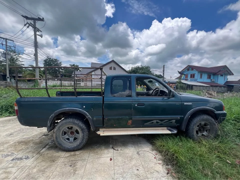 2000 Mazda 2500 Fighter V 2