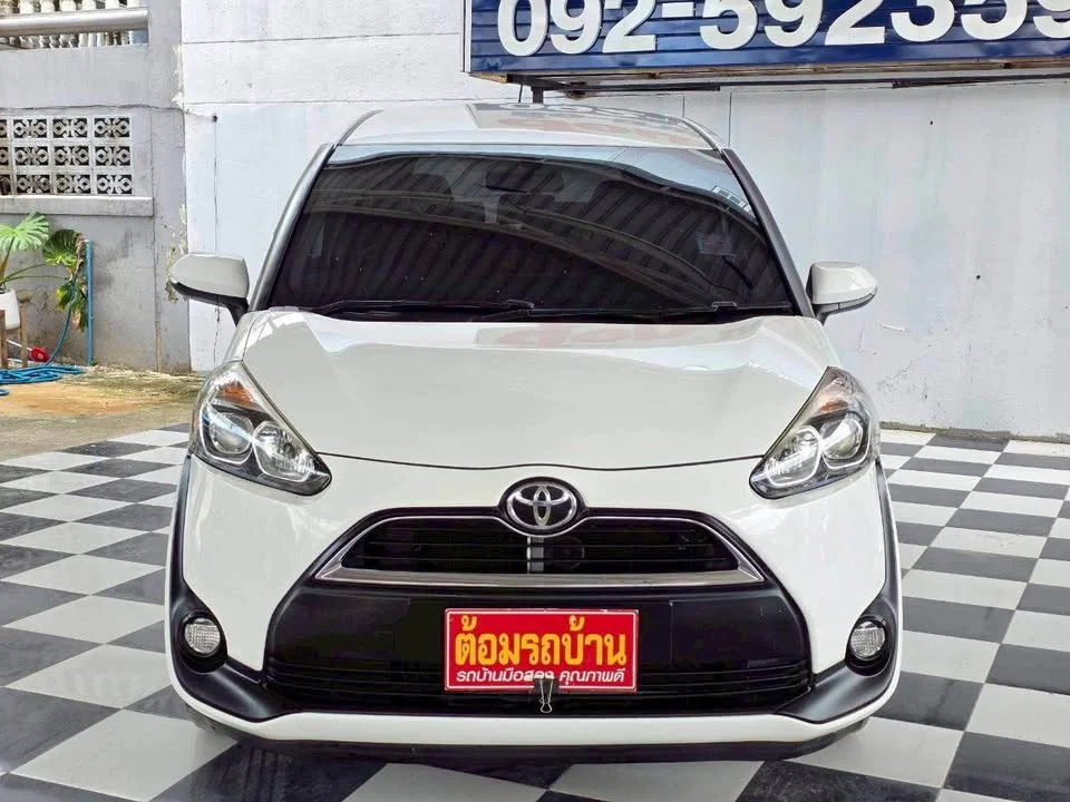 2018 Toyota Sienta II 3
