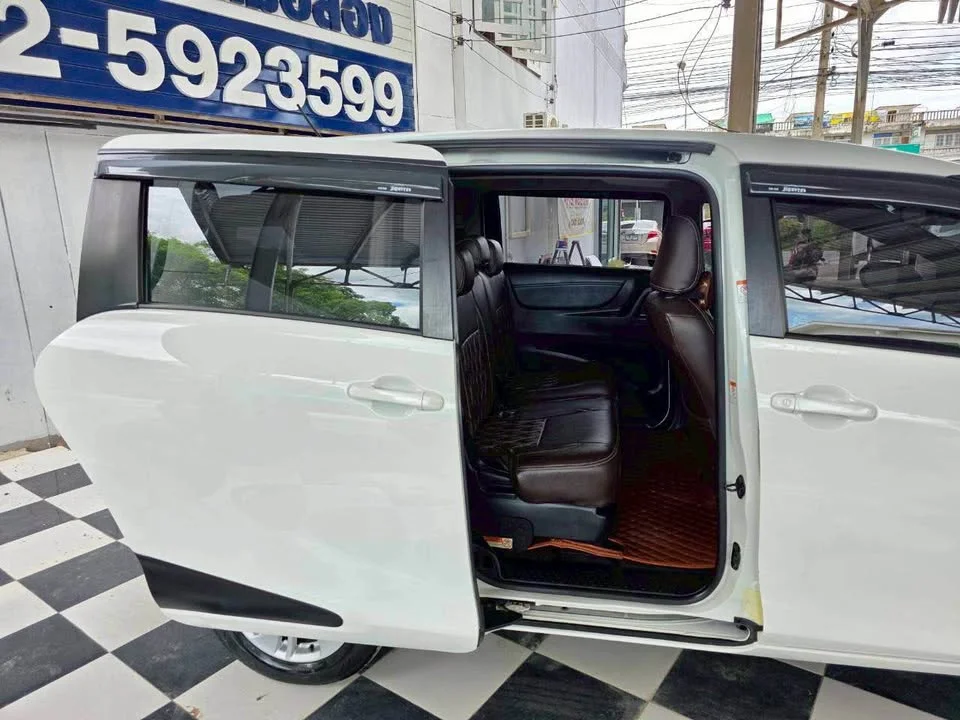 2018 Toyota Sienta II 2