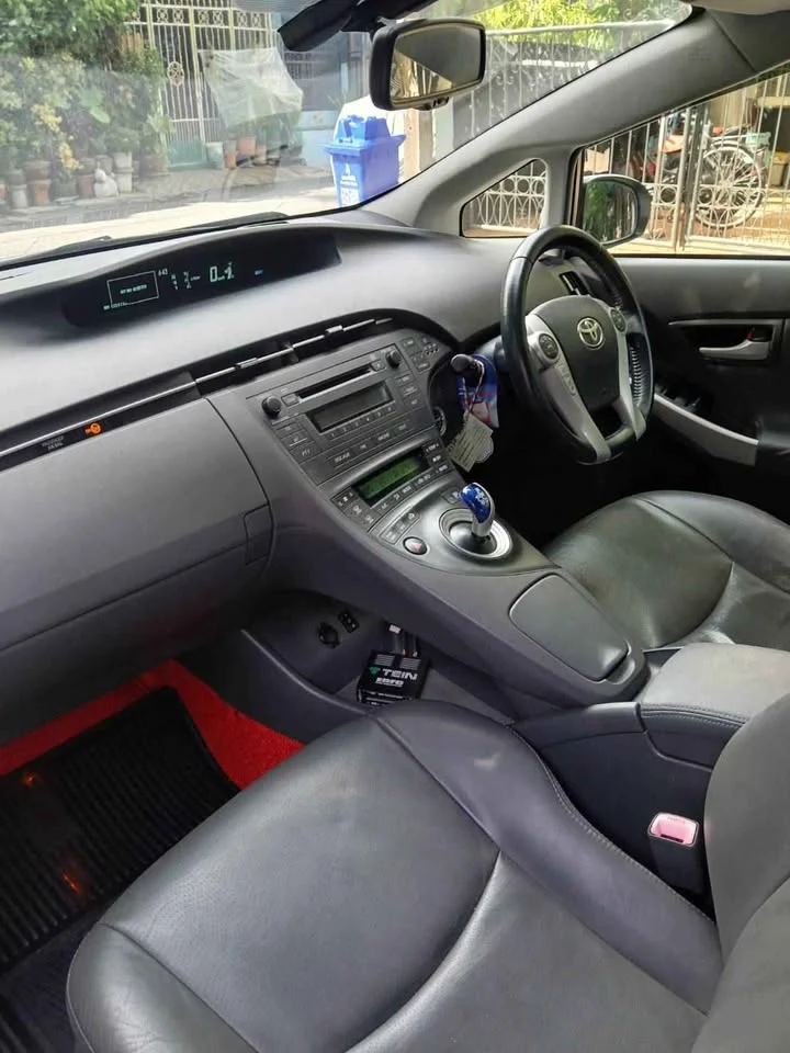 2011 Toyota Prius III 2