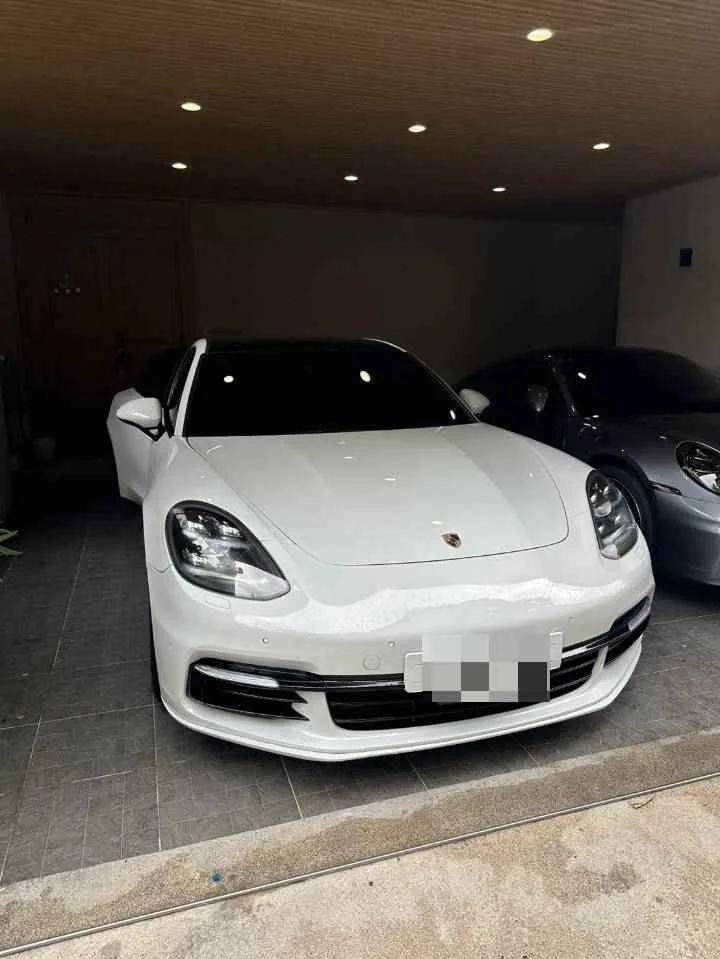 2018 Porsche Panamera II 2