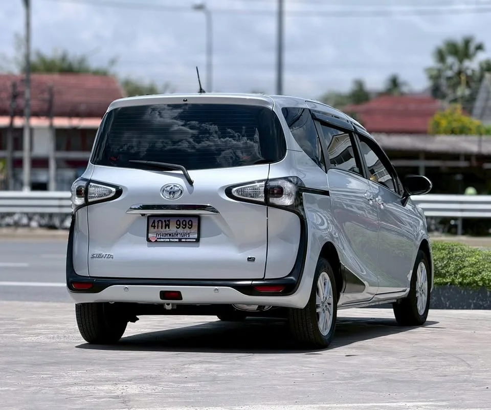2019 Toyota Sienta II 3