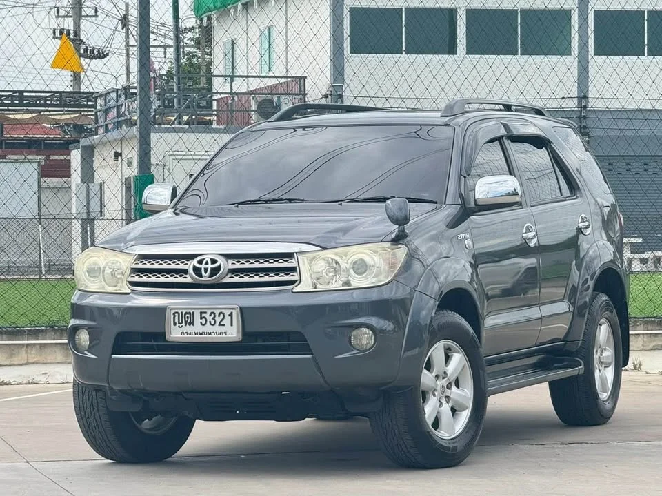 2011 Toyota Fortuner I 2