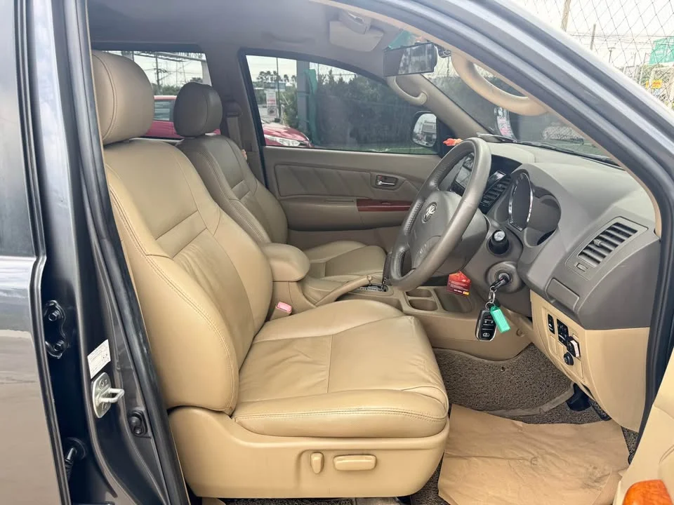 2011 Toyota Fortuner I 3