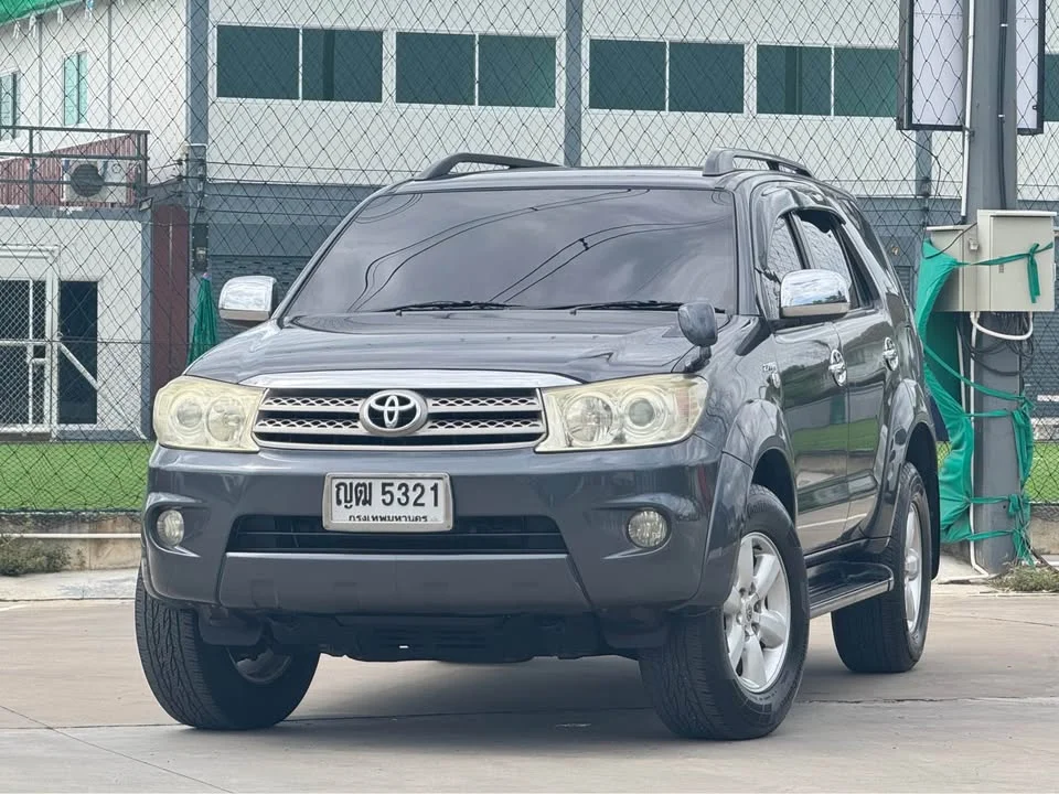2011 Toyota Fortuner I 2